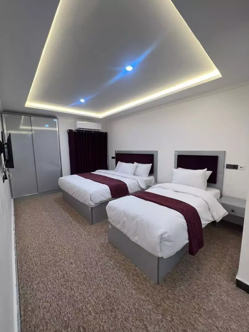 Alibaba https://cdn.alibaba.ir/ostorage/hotel-accommodation-images/6ab25608acd371bfb1355098_اتاق سه تخته VIP.webp